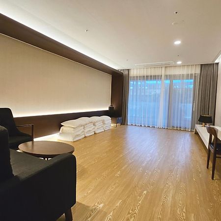 The Qube Resort Jeju Seogwipo Eksteriør billede