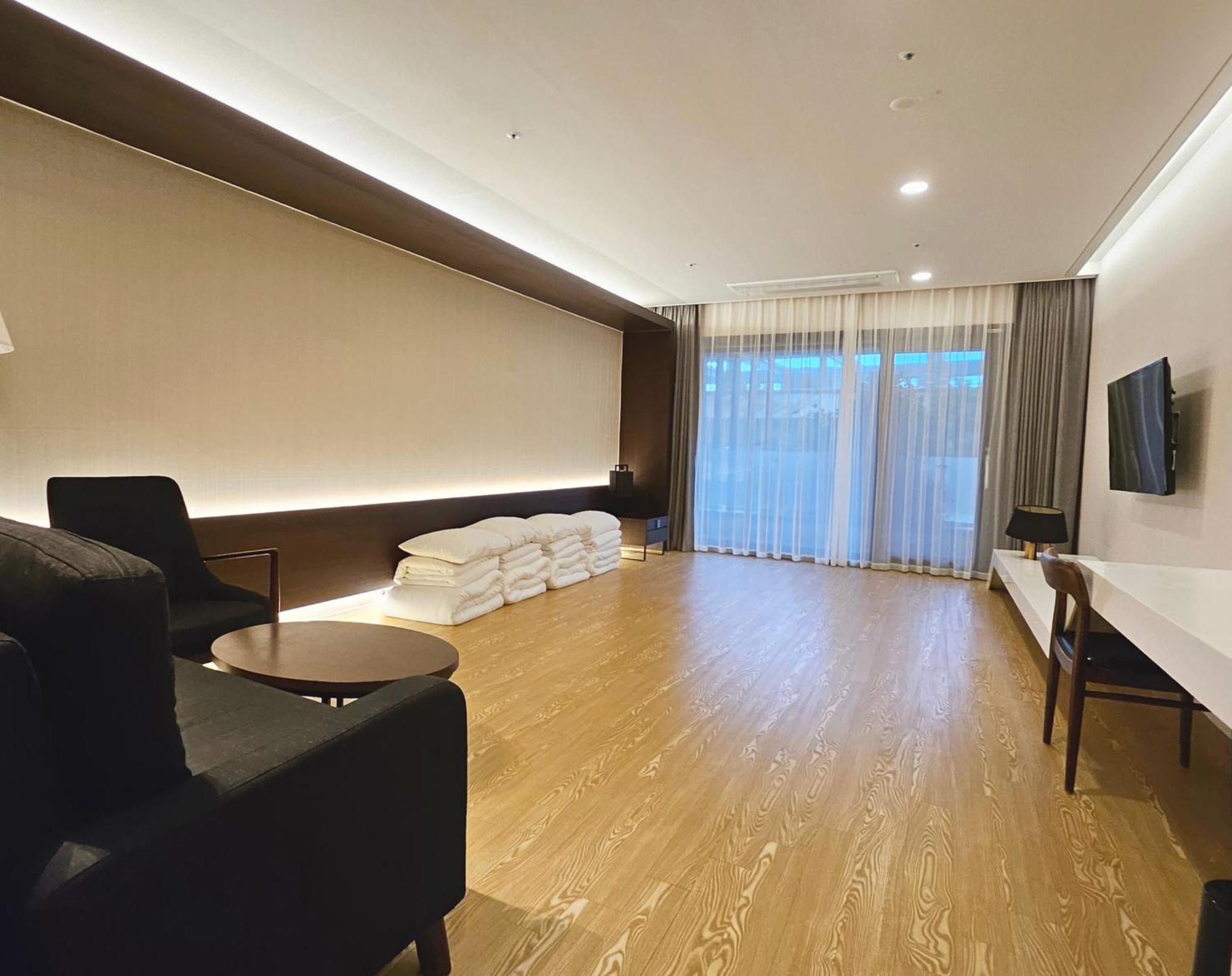 The Qube Resort Jeju Seogwipo Eksteriør billede