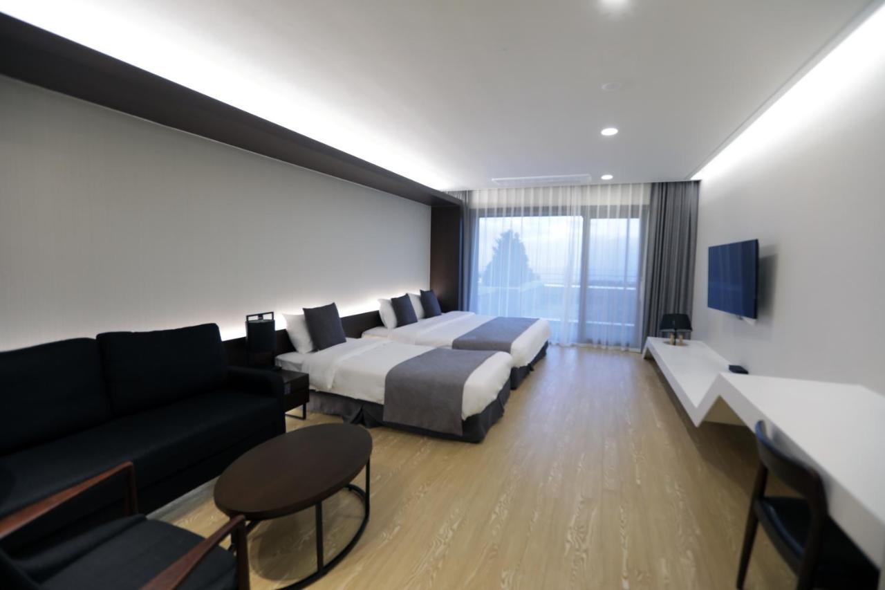 The Qube Resort Jeju Seogwipo Eksteriør billede